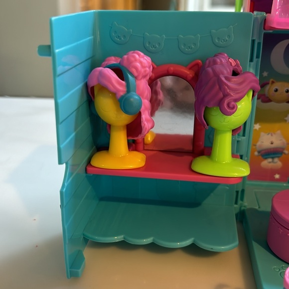 Gabby Dollhouse Salon - Picture 3 of 6